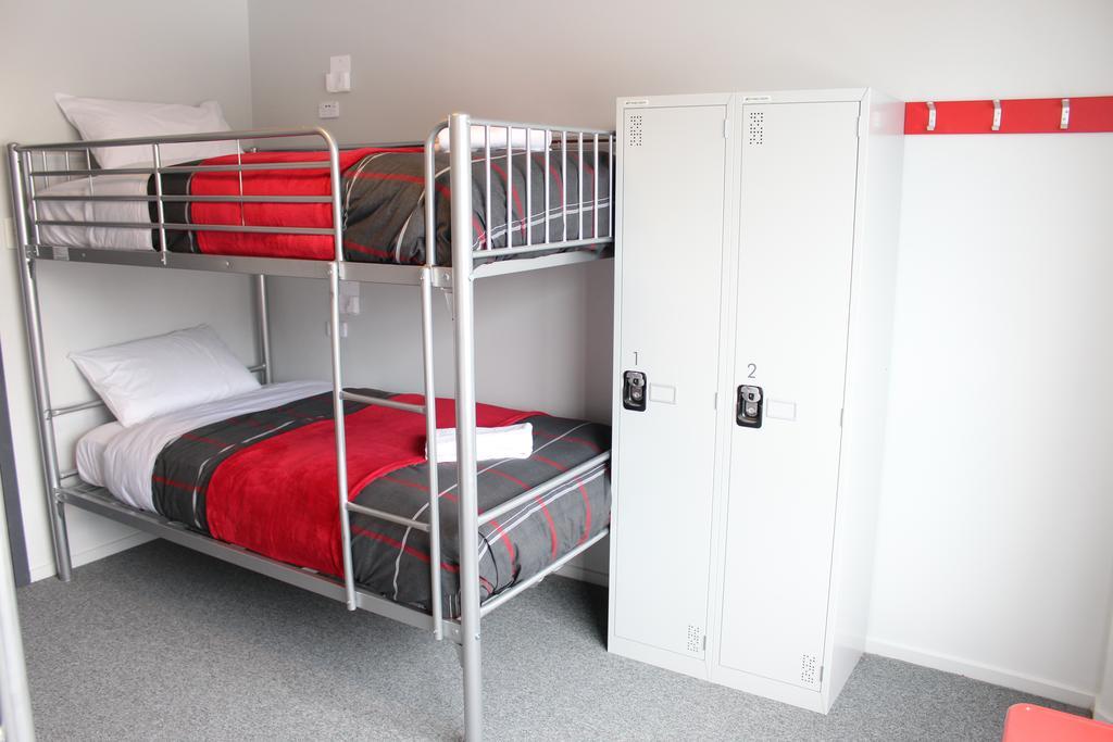Hostel Urbanz Christchurch Zimmer foto A typical room at a backpackers' hostel in New Zealand