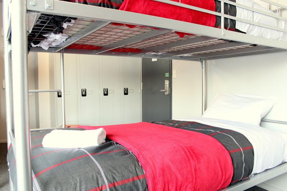 Hostel Urbanz Christchurch Exterior foto A typical room at the hotel