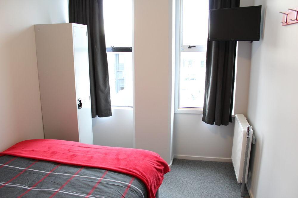 Hostel Urbanz Christchurch Exterior foto A bedroom in the new halls of residence