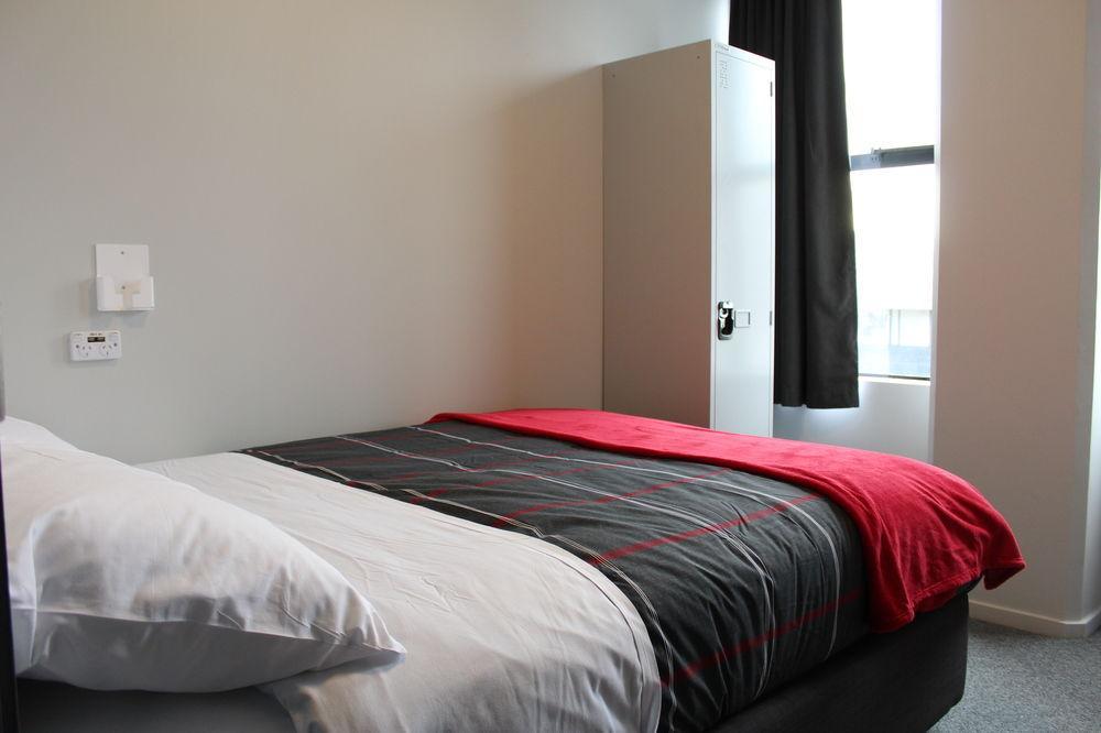 Hostel Urbanz Christchurch Exterior foto A bedroom at the University of Nottingham's Jubilee Hall