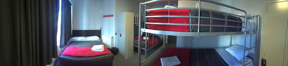Hostel Urbanz Christchurch Exterior foto A typical room at a youth hostel