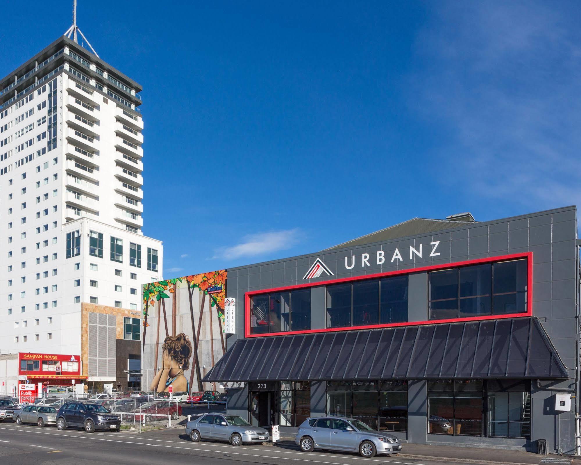 Hostel Urbanz Christchurch Exterior foto The Urbanz building in 2015
