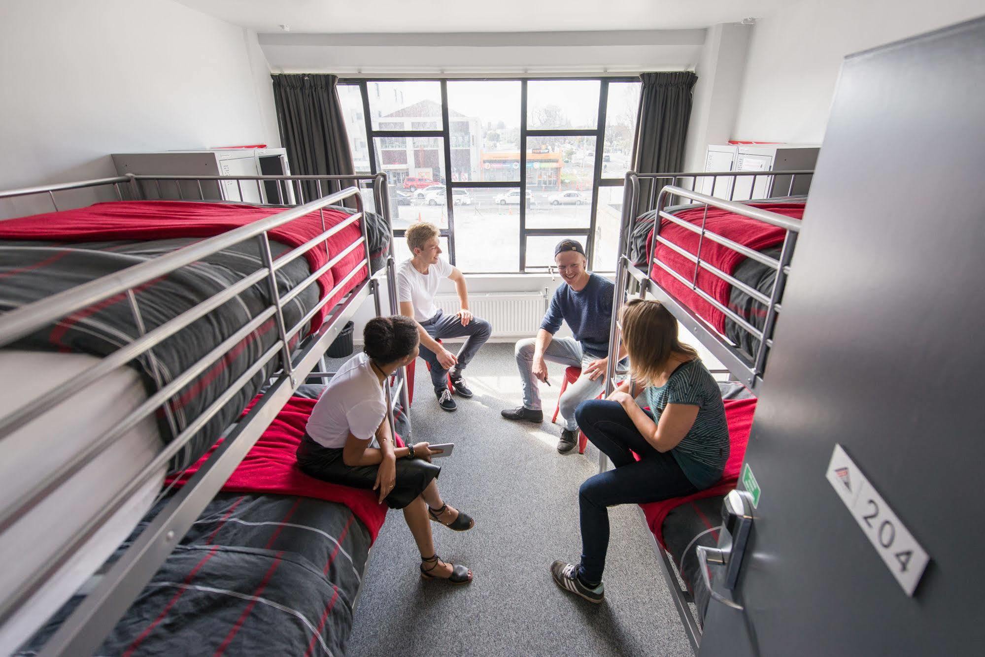Hostel Urbanz Christchurch Exterior foto A typical room at the University of Kent