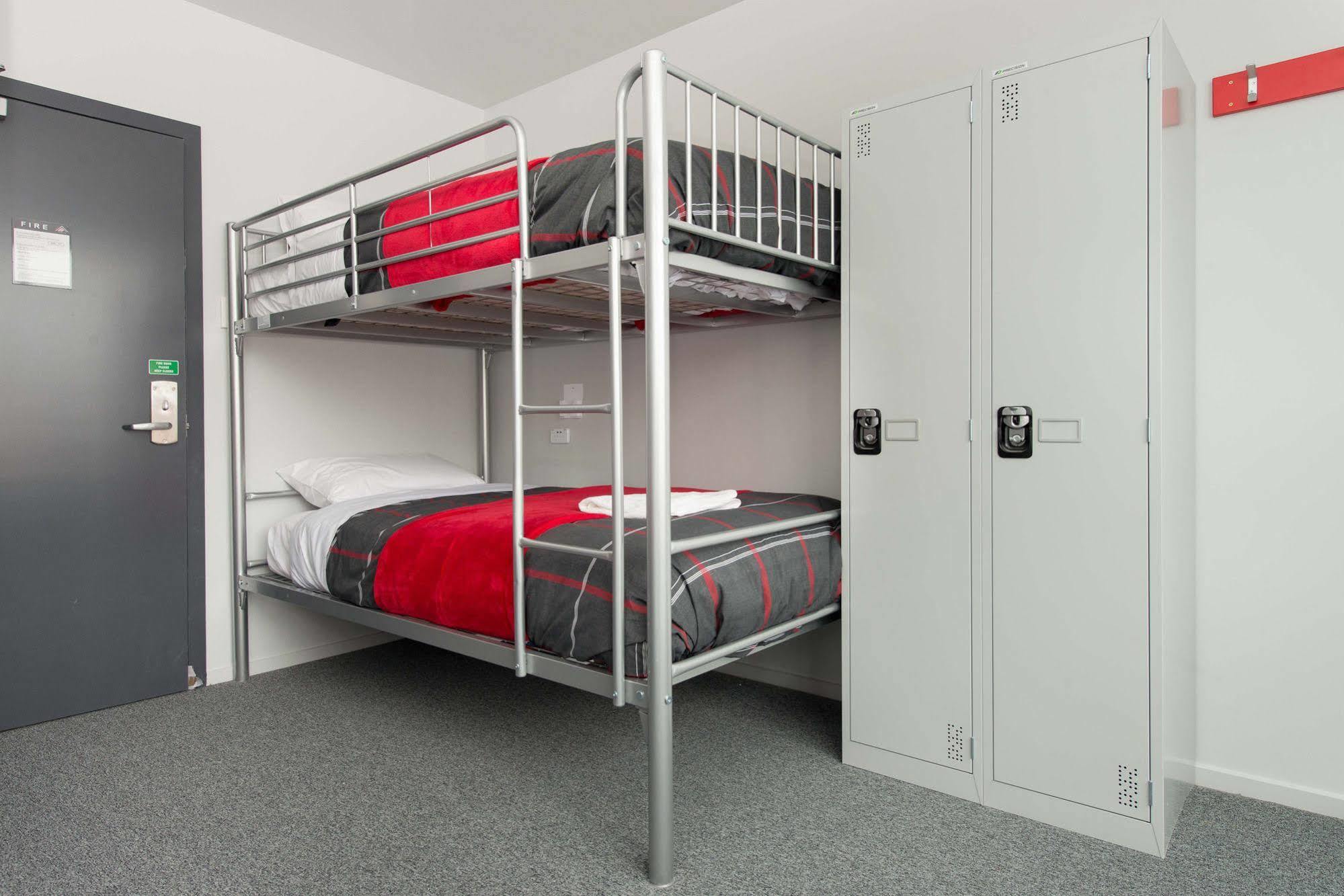 Hostel Urbanz Christchurch Exterior foto A bunk bed
